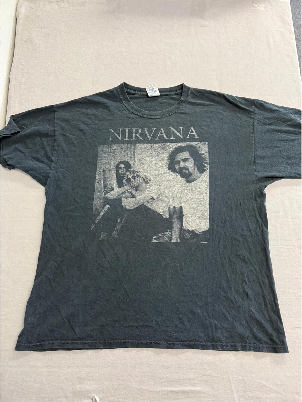 Nirvana Band Photo T-shirt Hanging Out Bleach Backside - xl